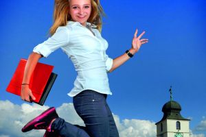 Poveştile de succes a 50 de tineri sibieni reunite într-o carte