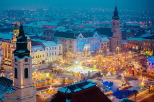 Accesul interzis! Târgul de Crăciun restricţionează traficul auto prin Piaţa Unirii din Oradea