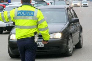 A luat exemplu de la fratele mai mare: s-a urcat la volan fără permis