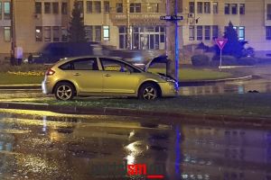 FOTO&VIDEO. Șoferul ce a intrat într-un stâlp, mort de beat! Alcoolemie uriaşă