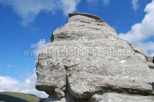 O călugăriţă era să moară de frig încercând să ajugă la Sfinx