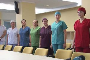 Medicii şi asistentele Spitalului de Urgenţă Suceava vor fi îmbrăcaţi obligatoriu în ...