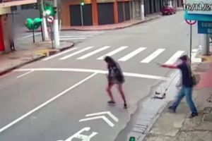 Șocant! Momentul în care o cerşetoare este împuşcată mortal, surprins de camerele video