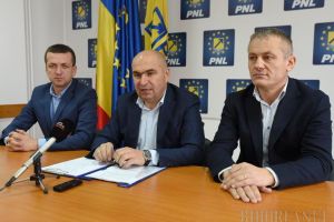 Ilie Bolojan îndeamnă din nou bihorenii să iasă la vot: „Maşina României, gândită să aibă preşedintele la volan, iar Guvernul şi Parlamentul la motor şi la schimbătorul de viteze” (VIDEO)