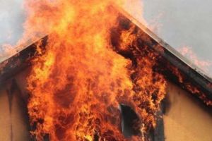 Incendiu la o casă de vacanţă în Cioboteni