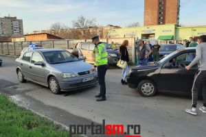FOTO. Impact între două maşini, în municipiul Satu Mare