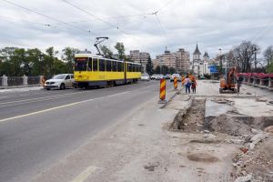 Circulaţia tramvaielor pe Bulevardul Magheru din Oradea va fi sistată, de VINERI, până în iunie 2020