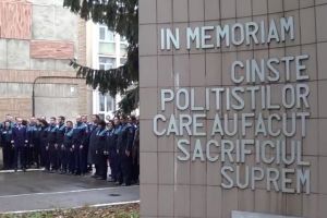 Comemorare la monumentul eroilor poliţişti din Galaţi