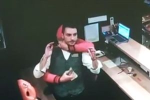 FOTO. Jaf la cazinou. A ameninţat un angajat cu cuţitul şi a fugit. Prins la Satu Mare