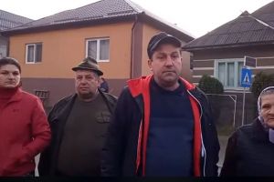 Părinţii elevilor din Șanţ, nemulţumiţi de întoarcerea la catedră a unui profesor condamnat pentru violenţă