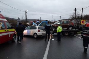 Trei autoturisme implicate în accident la Drăganu