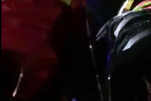 FOTO: Doi răniţi în accident pe DN2 după ce o maşină s-a înfipt într-un cap de pod