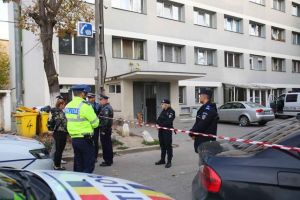 Surse: Mai mulţi poliţişti la spital după ce ar fi fost expuşi pentru că au intrat în zonele contaminate