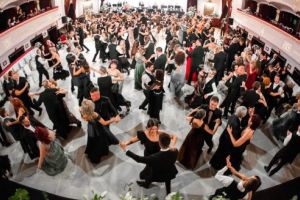 FOTO-VIDEO: Visul unei seri de bal. Balul Palatului – la al treilea sunet de gong