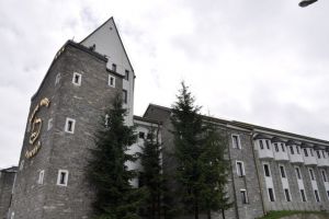 Cel mai atractiv loc din Pasul Tihuţa, Hotelul Castel Dracula, a fost închis
