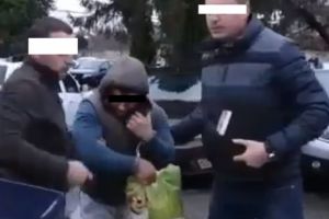 Exploata o minoră de 16 ani la Curtea de Argeş