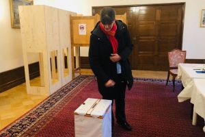 Peste 85.000 de români au mers la urne deja în diaspora. Laura Codruţa Kovesi a votat în Finlanda