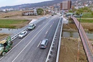 Se circulă pe Podul Cicoarei