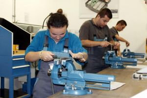 Ordinul care permite elevilor cu medii sub 5 să se înscrie la liceu, lansat în dezbatere publică