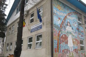 73 de familii vor să ofere dragoste necondiţionată unor copii abandonaţi, vor să adopte