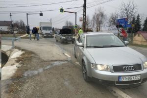 Trafic dat peste cap la Plopeni după o tamponare în lanţ