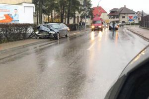 Accident produs de un şofer fără permis, care nu a acordat prioritate