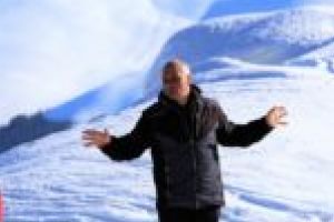 Avalanşă de turişti pe pârtiile din Munţii Banatului! De unul singur, Romeo Dunca leagă Muntele Mic de Poiana Mărului!