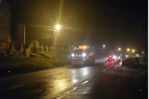 Primii fulgi de zăpadă pe DN1, la Predeal. Drumarii au intervenit preventiv (Video)