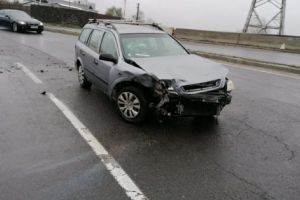 Impact între maşini „break” la ieşirea de pe Autostradă
