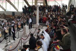 LIVE VIDEO| 1 Decembrie la Alba Iulia: Ceremonia de primire a soliilor din Cetăţile de Scaun, la Sala Unirii