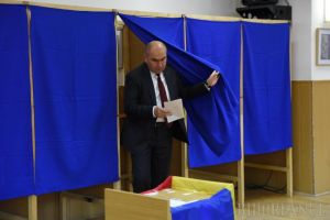 Primarul Ilie Bolojan, după ce-a votat: „Respectul pentru ţară îl manifeşti şi prezentându-te la vot. Eu am votat pentru o Românie europeană” (FOTO-VIDEO)