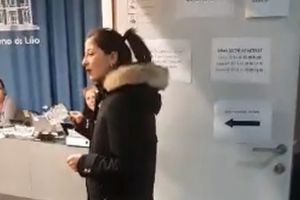 VIDEO Moment emoţionant în Spania – O româncă a cântat în secţia de vot
