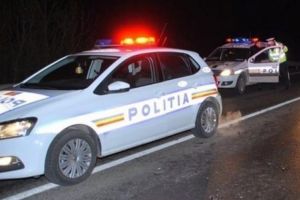 Bărbat împuşcat de un poliţist pe care l-a agresat într-o secţie de votare