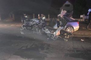 Accident cu patru maşini şi două persoane încarcerate la intrarea în Rădăuţi