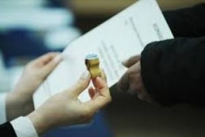 Incident electoral la Bâscoveni/ Un bărbat care a mers să voteze la secţie a aflat că în numele său fusese slicitată urna mobilă