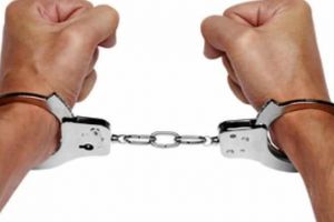 ”Garcea” de Caracal în acţiune: Un tânăr suspect de TÂLHĂRIE a FUGIT chiar din sediul Poliţiei, unde era audiat