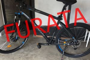 Bicicletă furată din Complex. Păgubit: Bicicleta de lângă a fost dărâmată ca să aibă loc hoţul