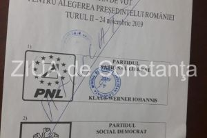 Sectiile de vot din judet au afisat buletinele de informare cu stampila peste numele candidatului PNL (galerie foto)