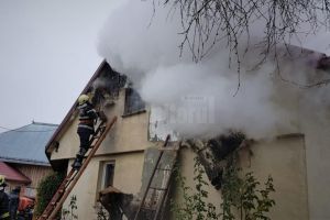 O locuinţă din Satu Mare s-a deteriorat serios în urma unui incendiul