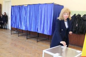 FOTO: Theodora Benedek (PNL), vot pentru ”profesionalism, integritate şi respect faţă de cetăţean”