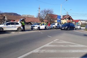 Trei maşini s-au ciocnit într-un sens giratoriu de pe vechea centură a Bistriţei