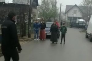 Dosare penale: Un primar şi un viceprimar, denunţaţi că le dau bani romilor să o voteze pe Dăncilă şi-i duc cu maşinile la vot 