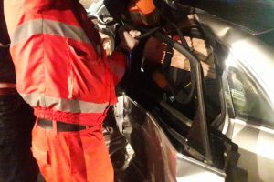 FOTO Tânăr de 23 de ani, din Botoşani, rănit grav într-un accident cu patru maşini. Andrei a ajuns la spital