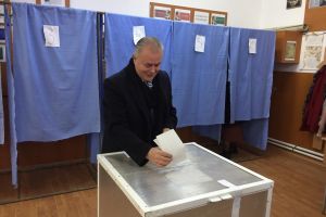 VIDEO Primarul Cătălin Flutur, la vot: Am văzut cum e să fie rău, acum chiar îmi doresc să fie mai bine. Reacţia sa la declaraţia lui Macaleţi