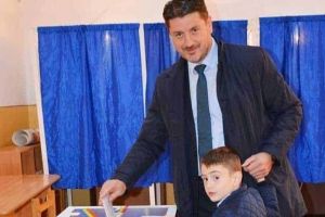 FOTO| ALEGERI PREZIDENȚIALE 2019. Primarul oraşului Cugir, Adrian Teban: ,,Am convingerea că votul de astăzi va da energia necesară unei dezvoltări europene a României”