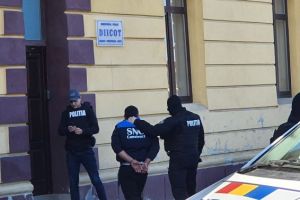 FOTO Hoţul care a furat bani din aparate de cafea dus la Parchet – A aflat ce pedeapsă a primit