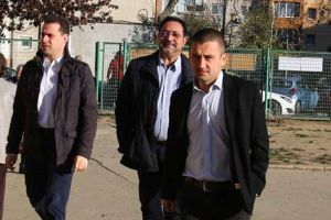 Liderii USR, la vot, la Școala 30. Senatorul Nicu Fălcoi a votat „împotriva ideii de prostie”