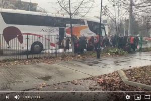 ALERTA/ Oameni adusi cu autocarul la vot, la sectii din zona de Vest a Ploiestiului