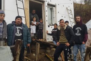 Misiune de suflet în ziua votului: Neamunit, în sprijinul unei familii nevoiaşe