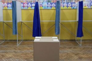 Incident la o sectie de votare din Baicoi. Un jandarm, eroul zilei, dupa ce a salvat viata unui barbat caruia i se facuse rau